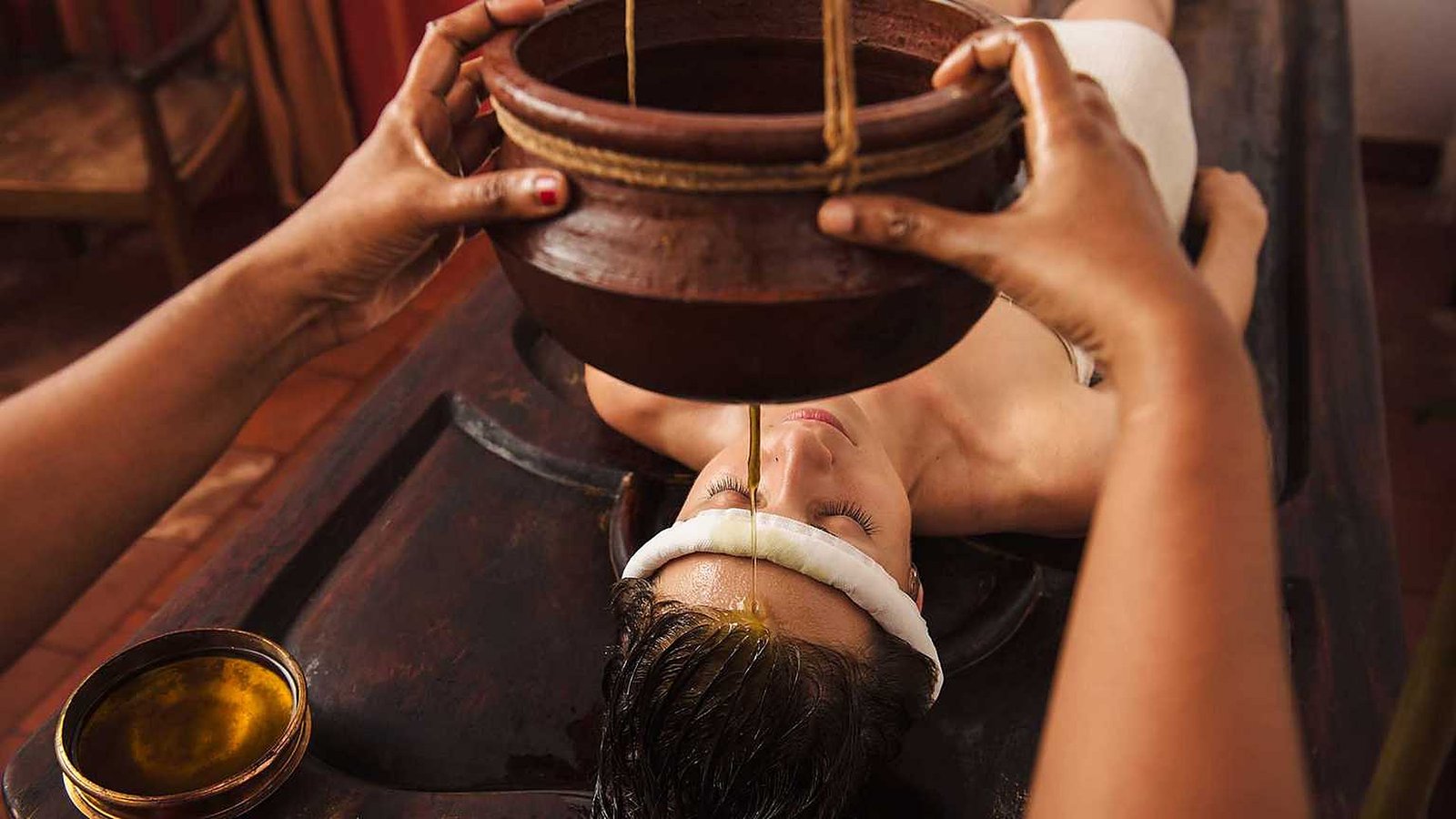 Ayurveda shirodhara treatment