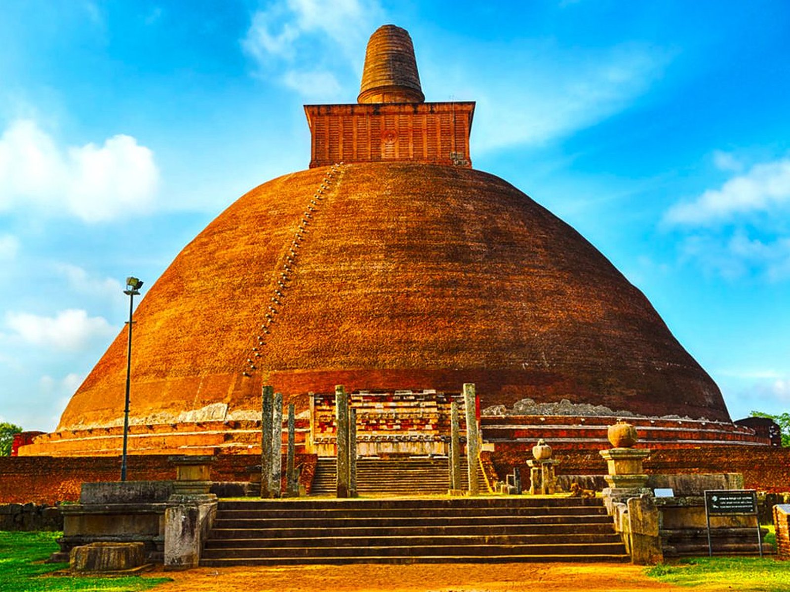 Jetavanaramaya stupa